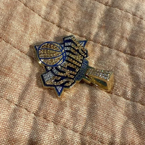 New York Knicks 18K Gold Plated Pendant - Picture 2 of 7